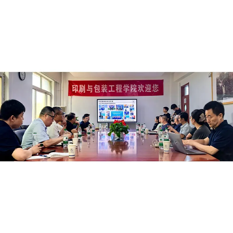 Представители различных компаний собрались в Академии полиграфии и упаковки, чтобы обсудить строительство Центра исследований по интеграции цифровых и интеллектуальных систем социального обеспечения и лотерей.