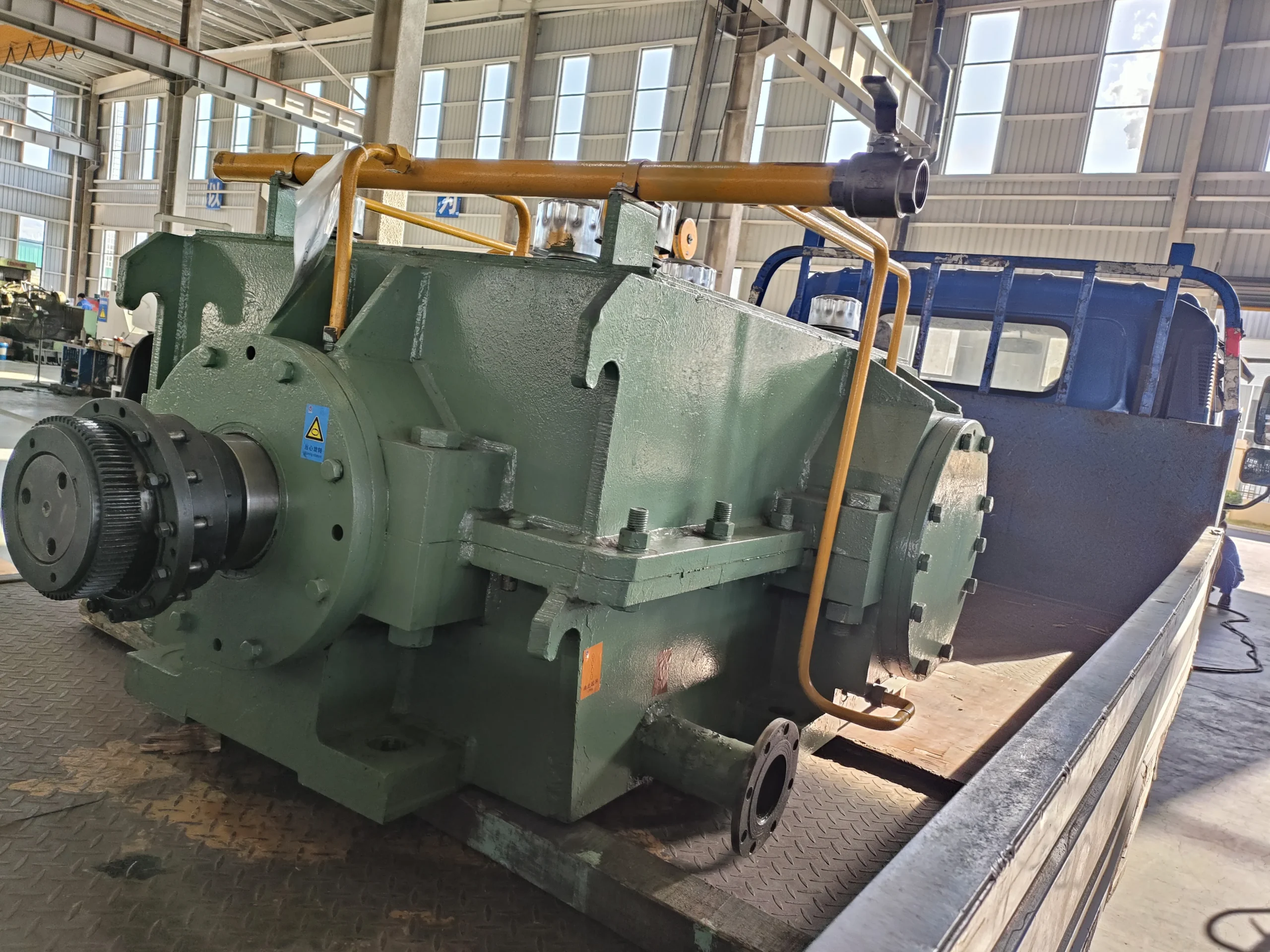 Рисунок 1: Усиленный комбинированный редуктор LYGC2-10V-00, изготовленный по индивидуальному заказу компанией Anhui Haiyi Heavy Industry для Lingyuan Steel.