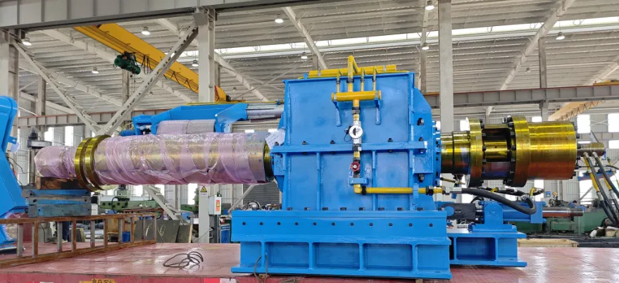 Рисунок 1: Общий вид сбоку главного редуктора привода прокатного стана холодной прокатки диаметром 1550 мм, изготовленного компанией Anhui Haiyi Heavy Industry по заказу Henan Yongtong.