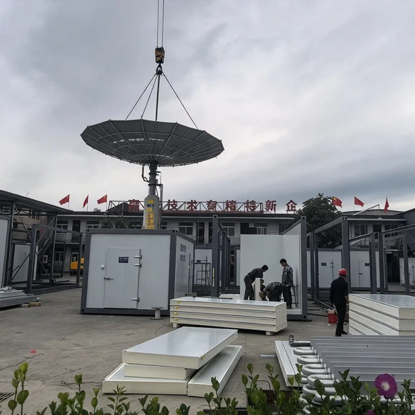 Компания Shanxi Jishengda Hydraulic Equipment Co., Ltd. имеет загруженный производственный цех для холодильного хранения автофургонов, а точность изготовления гарантирует доставку.