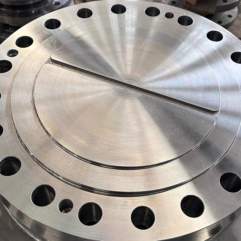 Заглушки фланцевые из углеродистой стали различных типоразмеров, устойчивые к давлению и коррозии, глухие фланцы для герметизации торцов трубопроводов