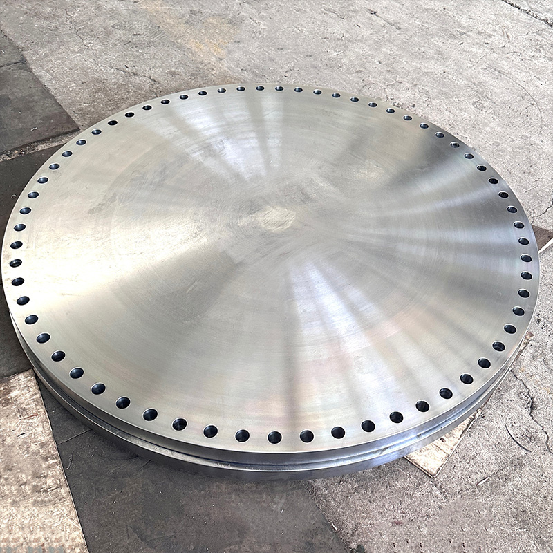 Заглушки фланцевые из углеродистой стали различных типоразмеров, устойчивые к давлению и коррозии, глухие фланцы для герметизации торцов трубопроводов