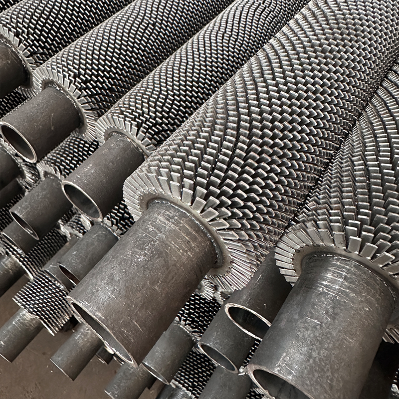 Оребренная труба с высокочастотной сваркой и надрезанными ребрами, усиленный теплообмен за счет надрезов, изготовление на заказ для промышленных теплообменников