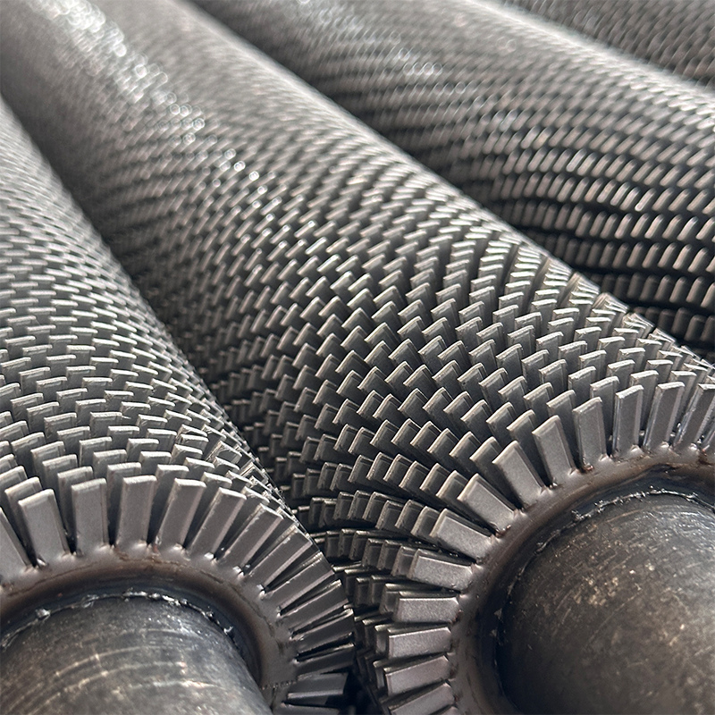 Оребренная труба с высокочастотной сваркой и надрезанными ребрами, усиленный теплообмен за счет надрезов, изготовление на заказ для промышленных теплообменников