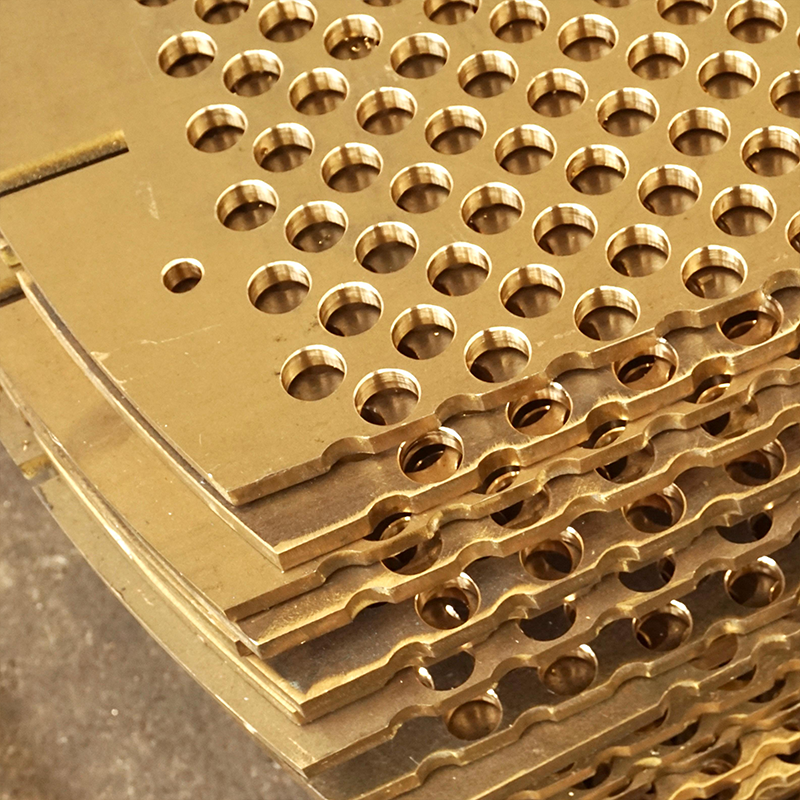Перегородка из морской латуни C46400, устойчивая к коррозии в морской воде, изготовление на заказ для равномерного распределения потока в теплообменнике
