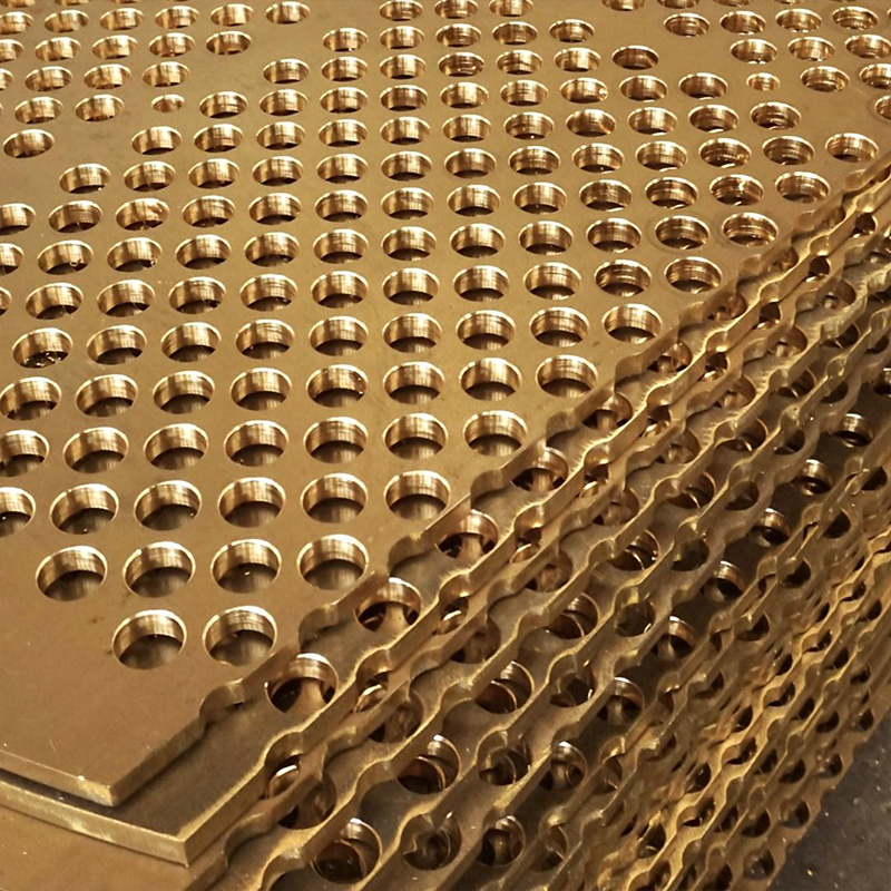 Перегородка из морской латуни C46400, устойчивая к коррозии в морской воде, изготовление на заказ для равномерного распределения потока в теплообменнике