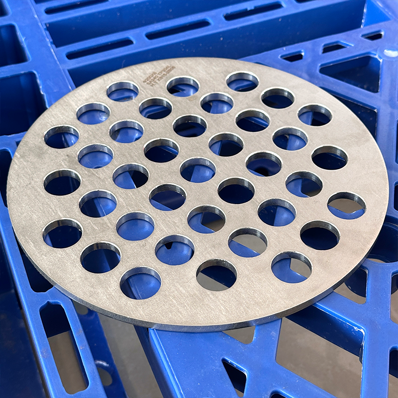 Перегородки для теплообменников из нержавеющей стали 304 / 316, прецизионная обработка с множеством отверстий, коррозионностойкие и термостойкие листовые изделия на заказ