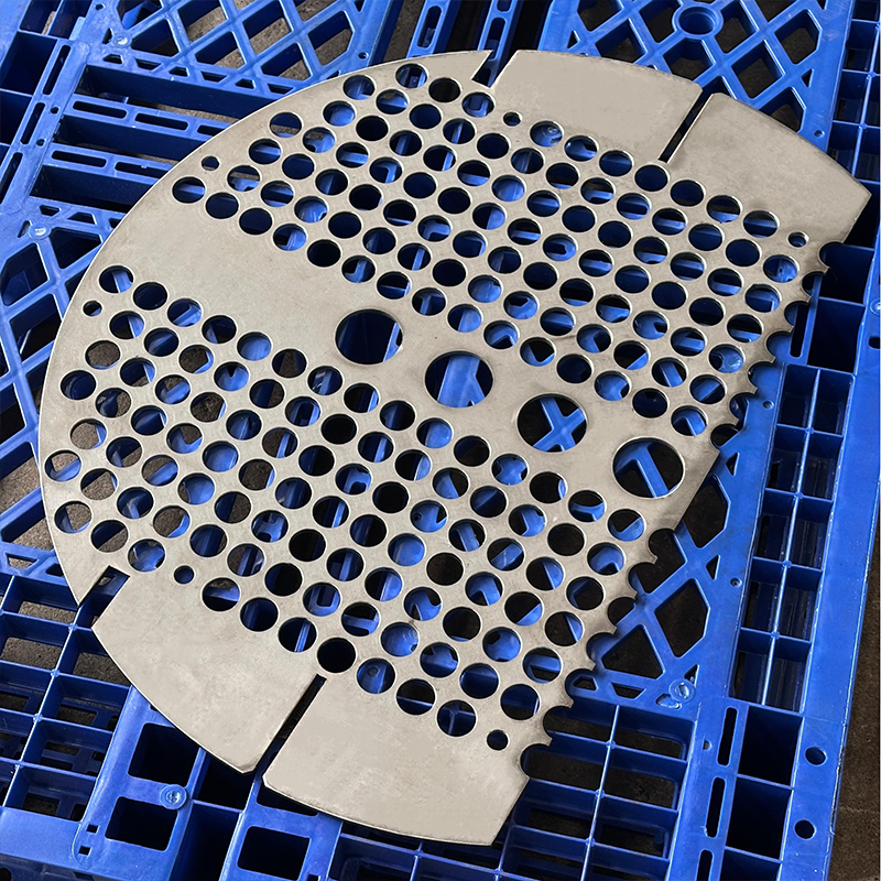 Перегородки для теплообменников из нержавеющей стали 304 / 316, прецизионная обработка с множеством отверстий, коррозионностойкие и термостойкие листовые изделия на заказ