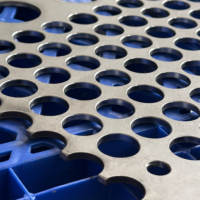 Перегородки для теплообменников из нержавеющей стали 304 / 316, прецизионная обработка с множеством отверстий, коррозионностойкие и термостойкие листовые изделия на заказ