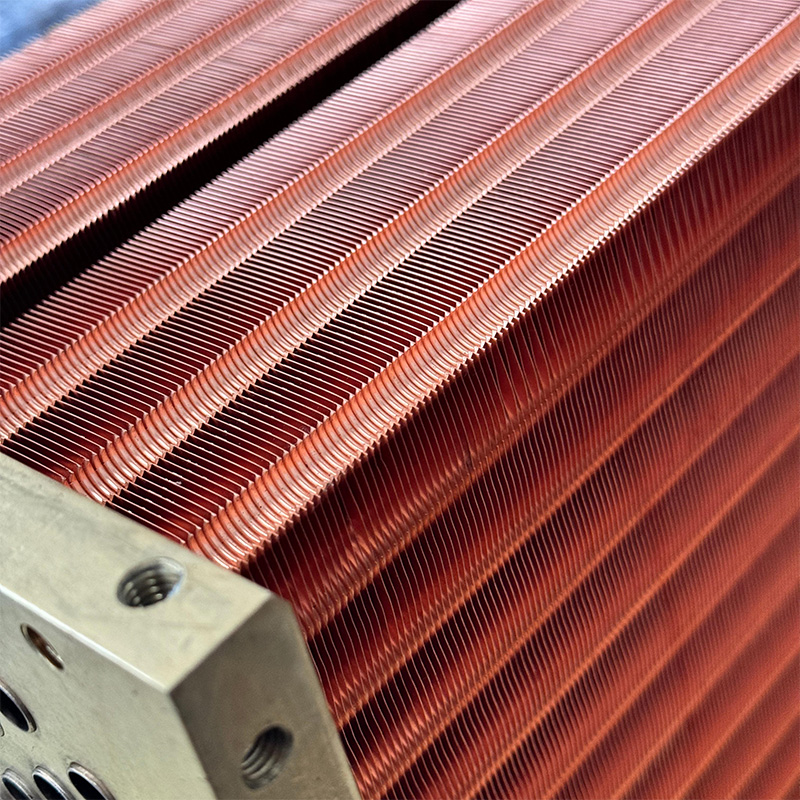 Пластинчато-ребристый конденсатор из медного сплава, высокая теплопроводность и коррозионная стойкость, специализированное изготовление на заказ для холодильной и промышленной техники
