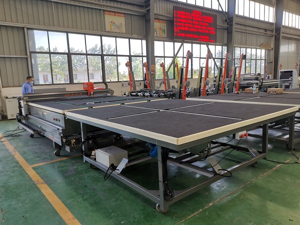 Компания Ruifeng Glass Machinery: мастерство и интеллектуальное производство, продукция продается по всему миру.
