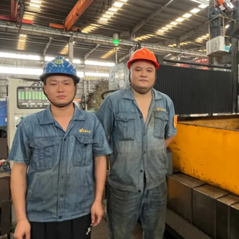 Мастерство повышает качество! Чжоу Тунтун модернизировал скорость вращения шпинделя станка с ЧПУ, за что компания удостоила его награды