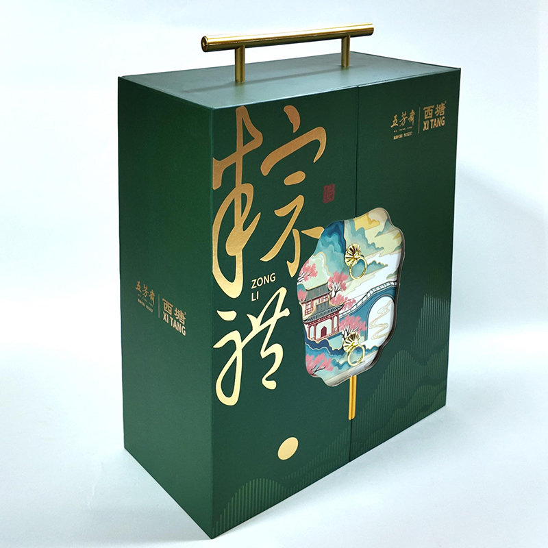 Праздничная подарочная коробка