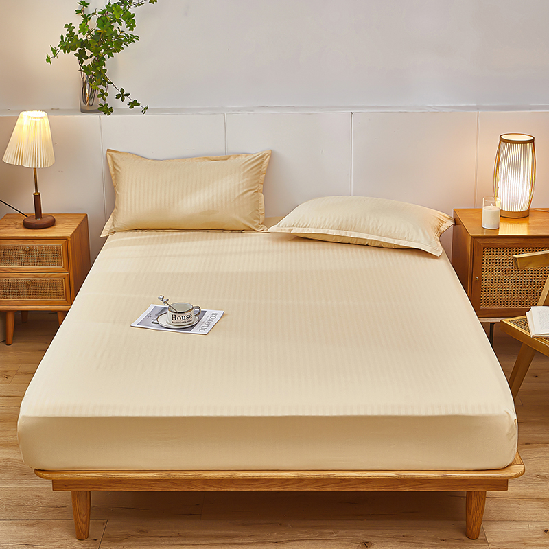 Простыня на резинке верблюжьего цвета