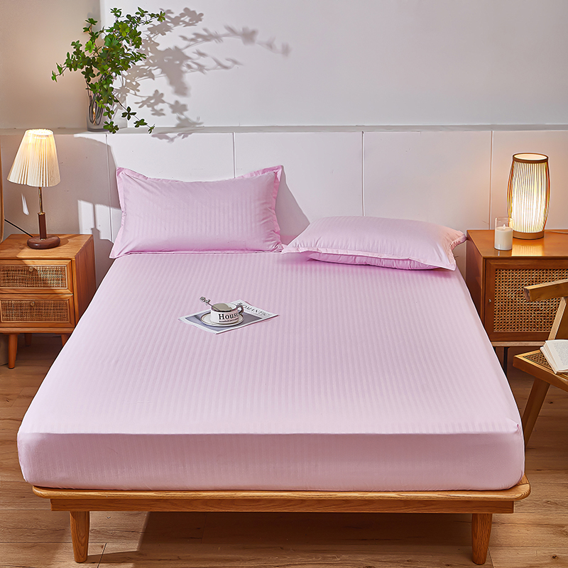 Простыня на резинке розовая