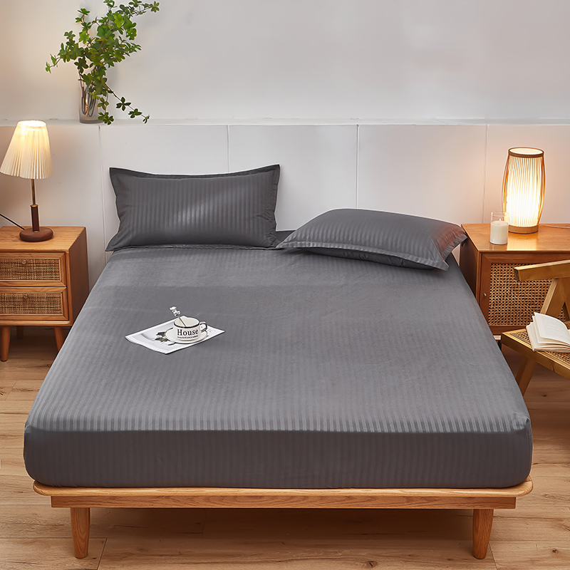 Простыня на резинке темно-серая