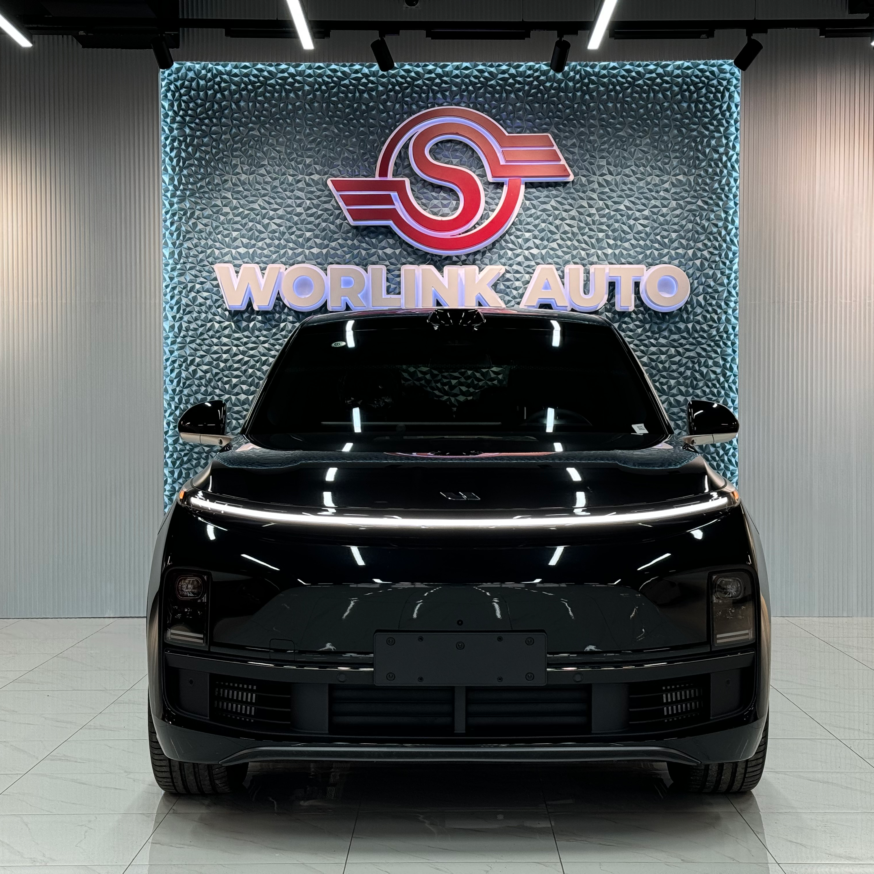 LI Auto Li Xiang L9 – В наличии в России, премиальный 6-местный внедорожник, электромобиль с увеличенным запасом хода, готов к немедленной доставке.