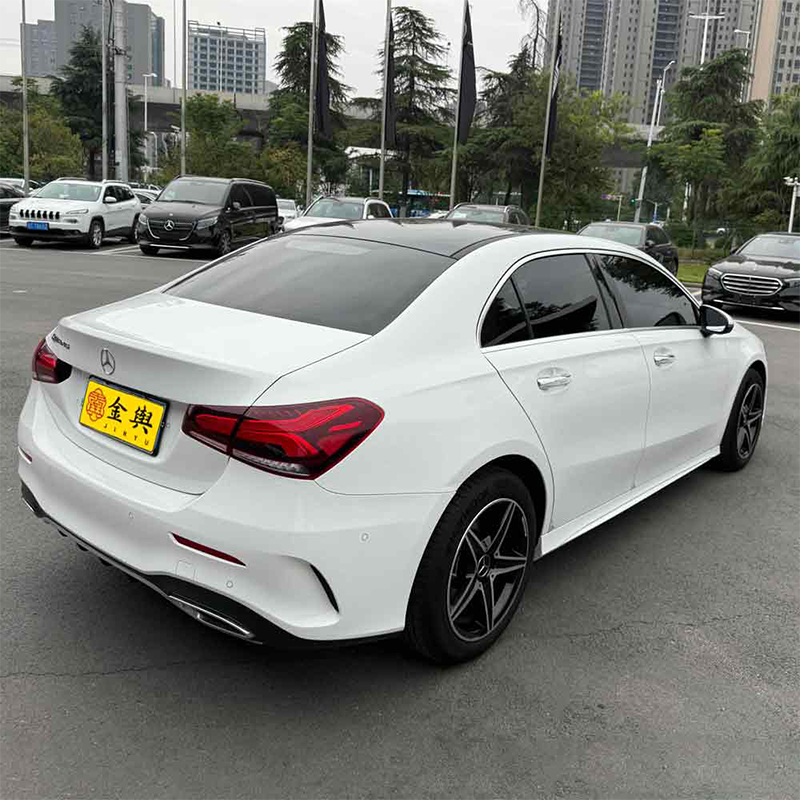 Поддержанный Mercedes-Benz A-Class 2022, A200L Sport Sedan Fashion