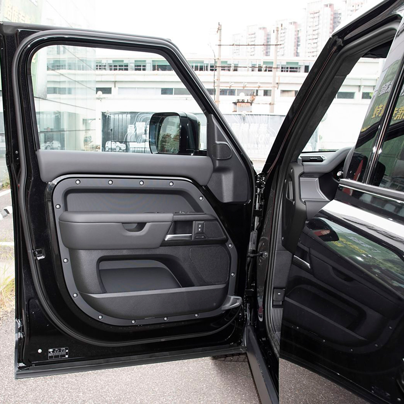 Поддержанный Land Rover Defender 110 2024, 3.0T P400 Black Edition