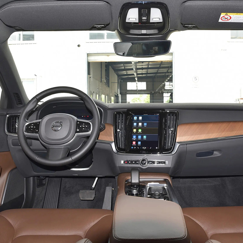 Поддержанный Volvo S90 2024, B5 Momentum Luxury