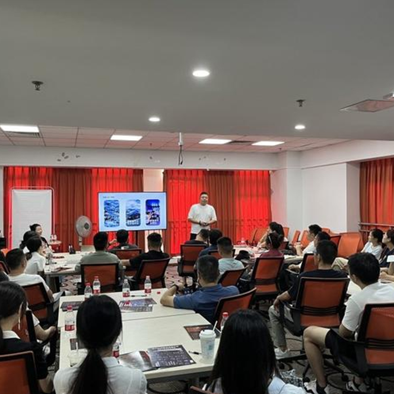 Чжу Ци был приглашен на Международный форум Ali, чтобы рассказать о новой тенденции экспорта подержанных автомобилей, и платформа ООО Чунцин Цзиньюй Импорт и Экспорт Трейд стала одним из главных событий.