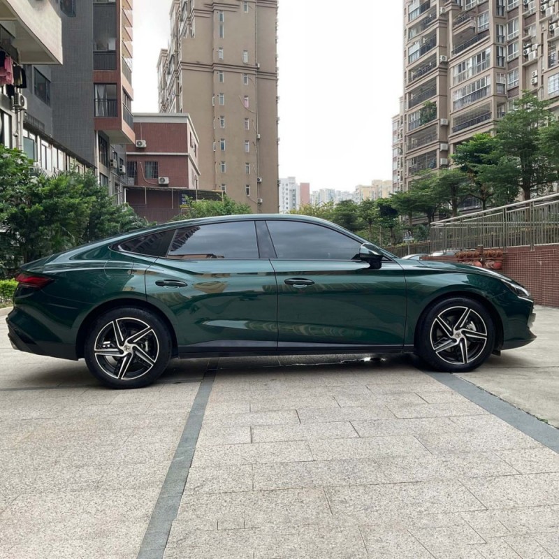 2025 MG7 1.5T 300 DCT Elegant Edition — среднеразмерный спортивный седан со спортивным дизайном в британском стиле; стильный и высокопроизводительный автомобиль с пробегом.