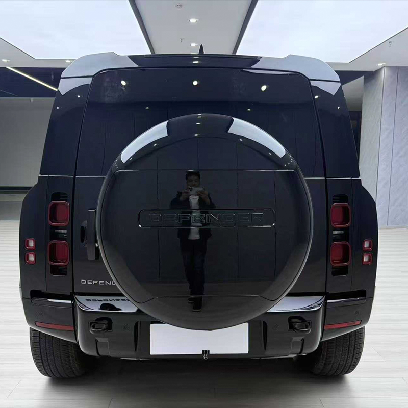 Поддержанный Land Rover Defender 110 2024, 3.0T P400 Black Edition