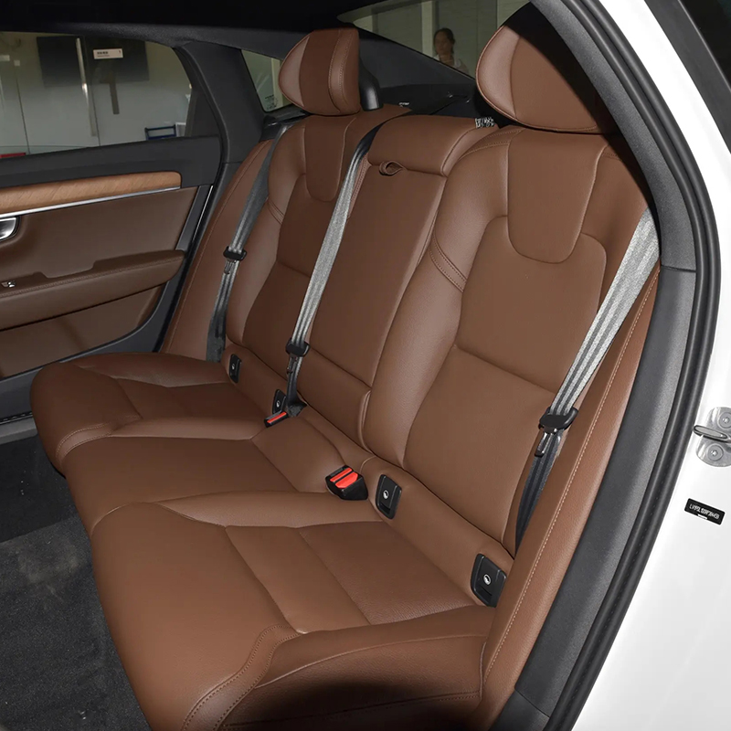 Поддержанный Volvo S90 2024, B5 Momentum Luxury