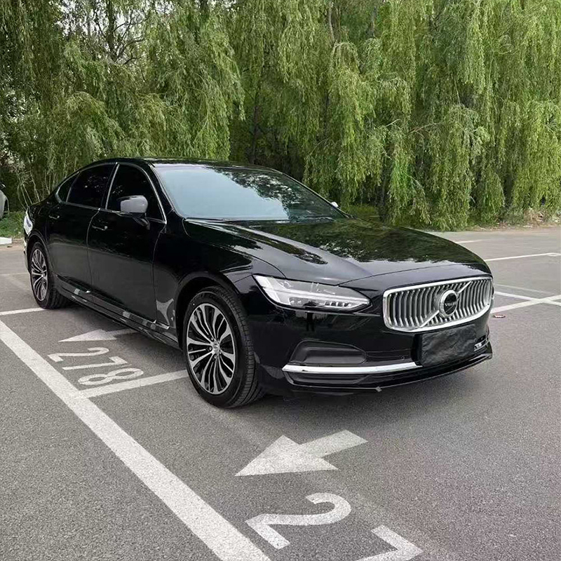 Поддержанный Volvo S90 2024, B5 Momentum Luxury