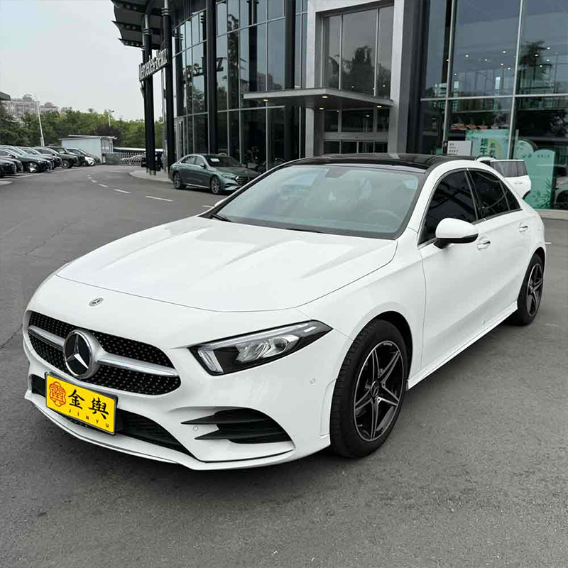 Поддержанный Mercedes-Benz A-Class 2022, A200L Sport Sedan Fashion