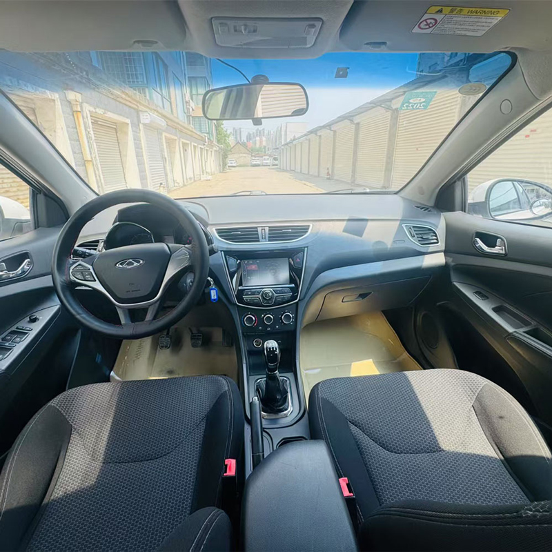 Поддержанный Chery Arrizo 3 2015, 1.5L Manual Basic