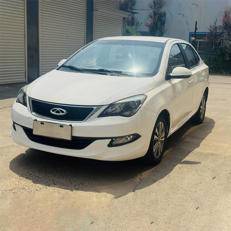 Поддержанный Chery Arrizo 3 2015, 1.5L Manual Basic