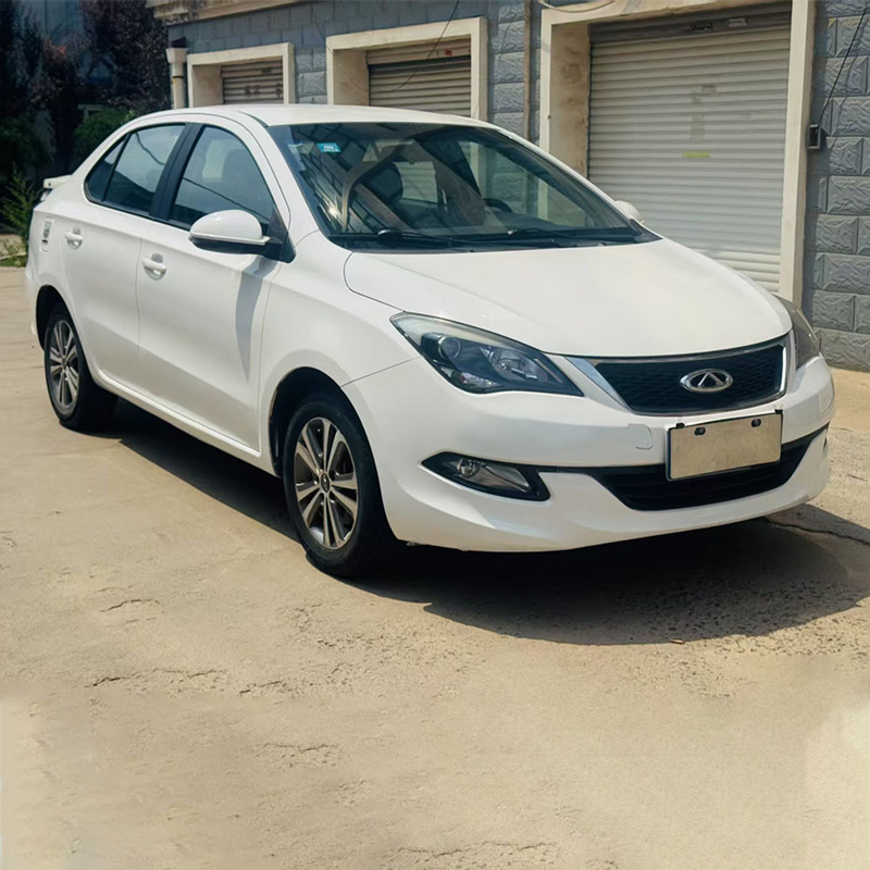 Поддержанный Chery Arrizo 3 2015, 1.5L Manual Basic