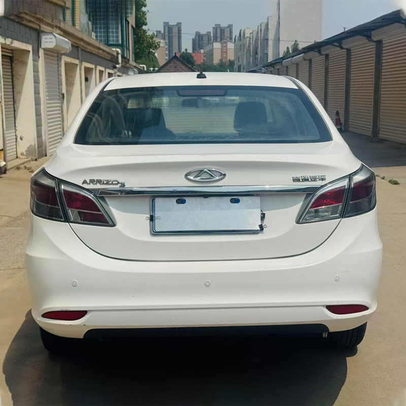 Поддержанный Chery Arrizo 3 2015, 1.5L Manual Basic