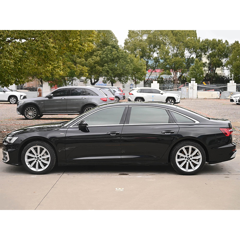 Audi A6L 2023 45 TFSI Dynamic Selection: Роскошный представительский седан среднего и большого размера, практически новый, флагманский немецкий седан