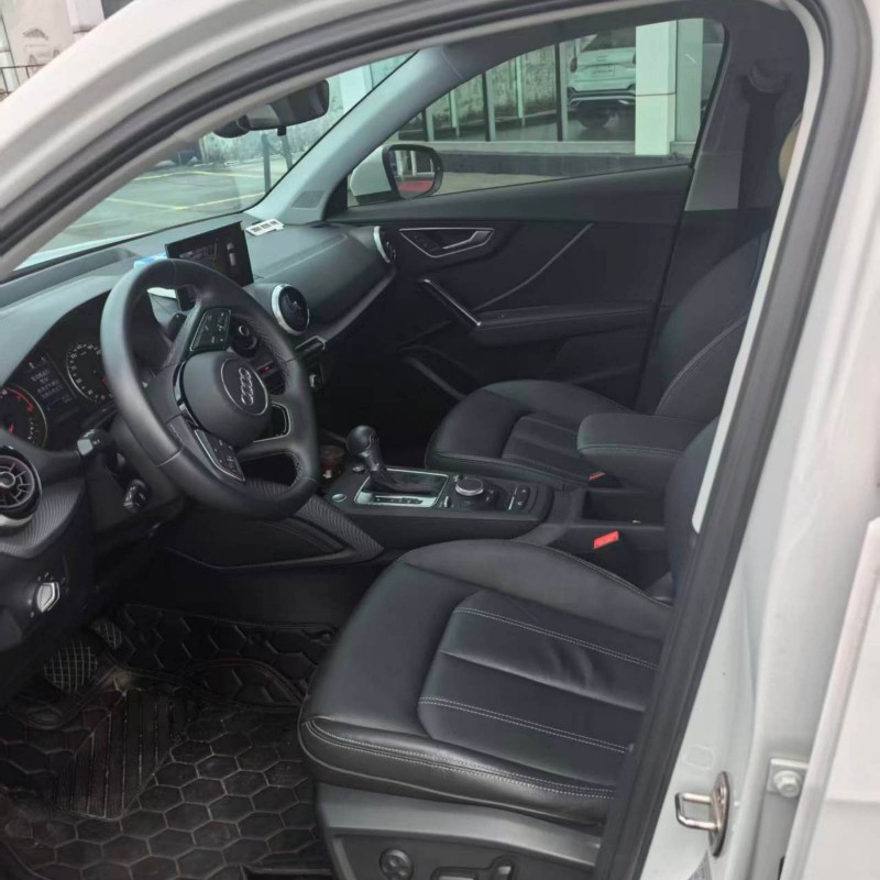 Audi Q2L 35 TFSI Fashion Dynamic Edition 2024 года выпуска, сертифицирован Audi, 1.5T 7-ступенчатая коробка передач с двойным сцеплением, спортивные сиденья, компактный городской внедорожник, б/у (почти новый).