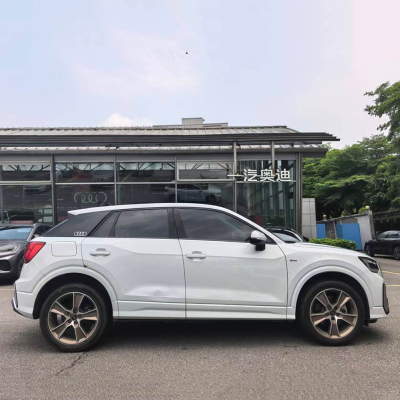 Audi Q2L 35 TFSI Fashion Dynamic Edition 2024 года выпуска, сертифицирован Audi, 1.5T 7-ступенчатая коробка передач с двойным сцеплением, спортивные сиденья, компактный городской внедорожник, б/у (почти новый).