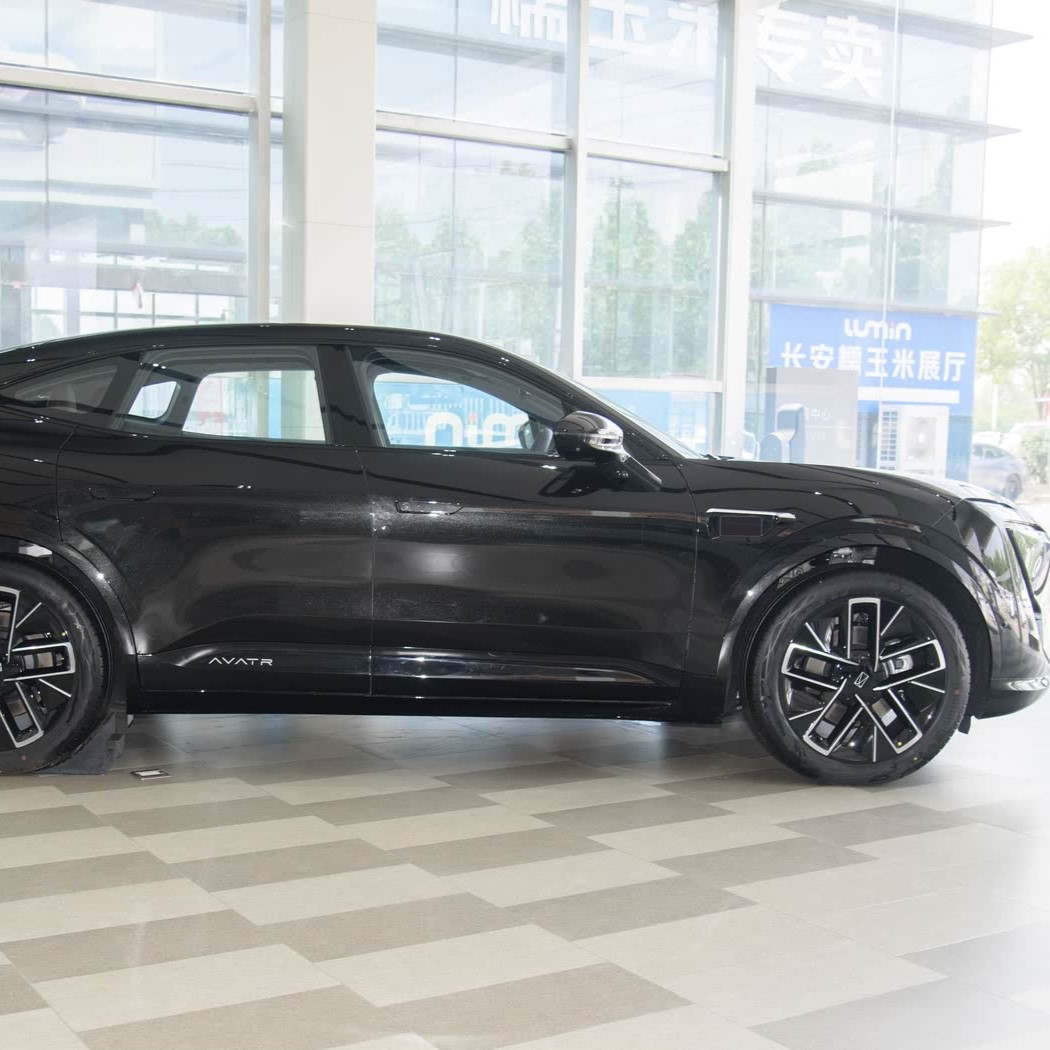 Avatr 11 2025 рестайлинговая версия с максимальным задним приводом и увеличенным радиусом действия