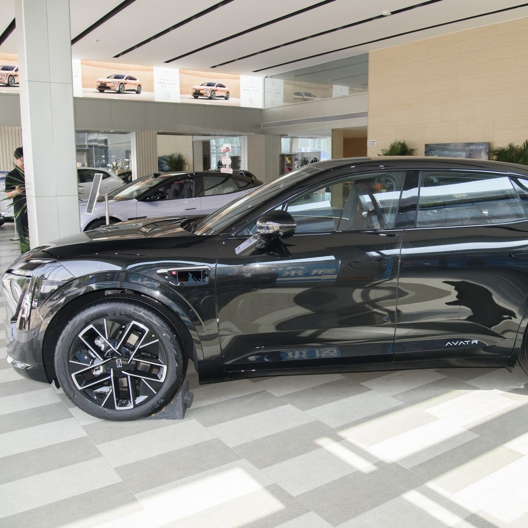 Avatr 11 2025 рестайлинговая версия с максимальным задним приводом и увеличенным радиусом действия