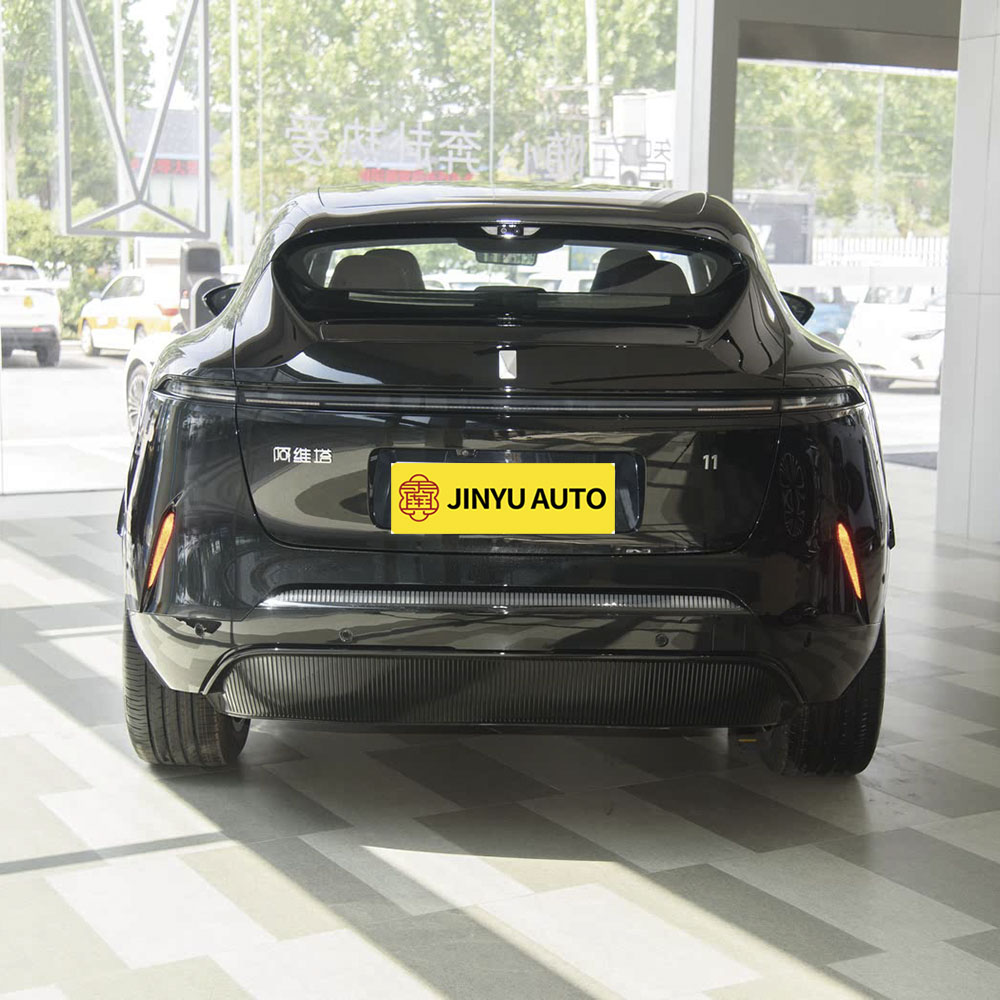 Avatr 11 2025 рестайлинговая версия с максимальным задним приводом и увеличенным радиусом действия