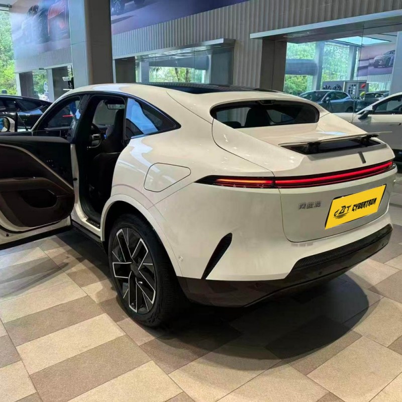 Avita 11 2025 Max Pure Electric Edition — средне- и крупногабаритный полностью электрический внедорожник, Huawei Intelligent Driving — подержанная флагманская модель с технологичной эстетикой.