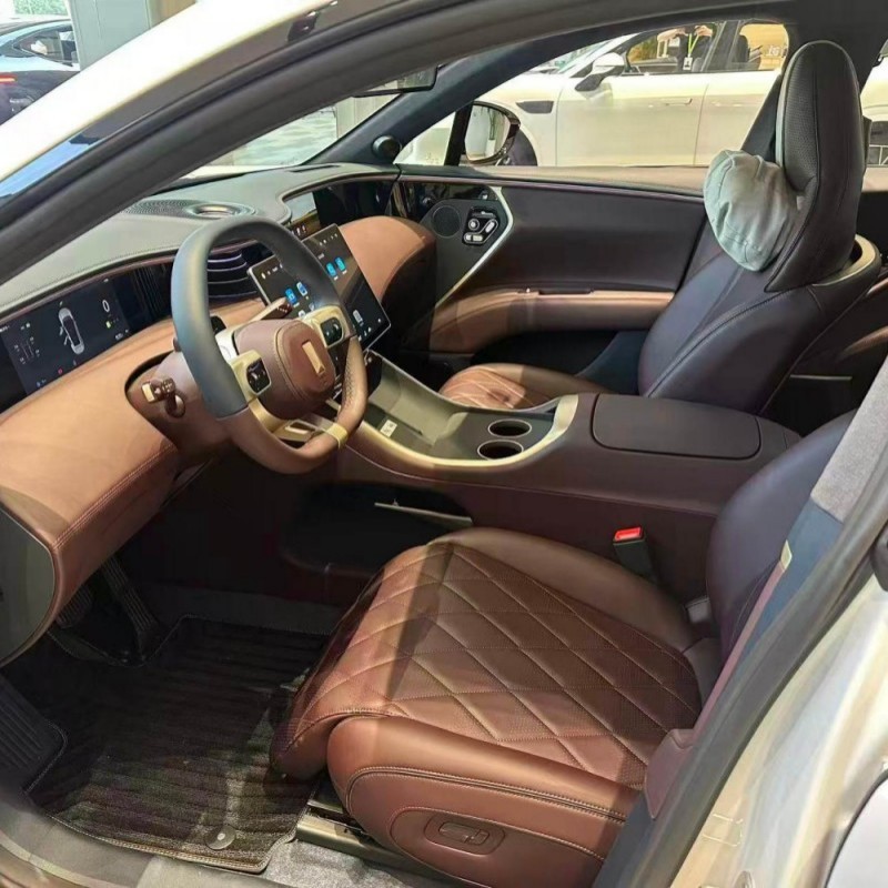 Avita 11 2025 Max Pure Electric Edition — средне- и крупногабаритный полностью электрический внедорожник, Huawei Intelligent Driving — подержанная флагманская модель с технологичной эстетикой.
