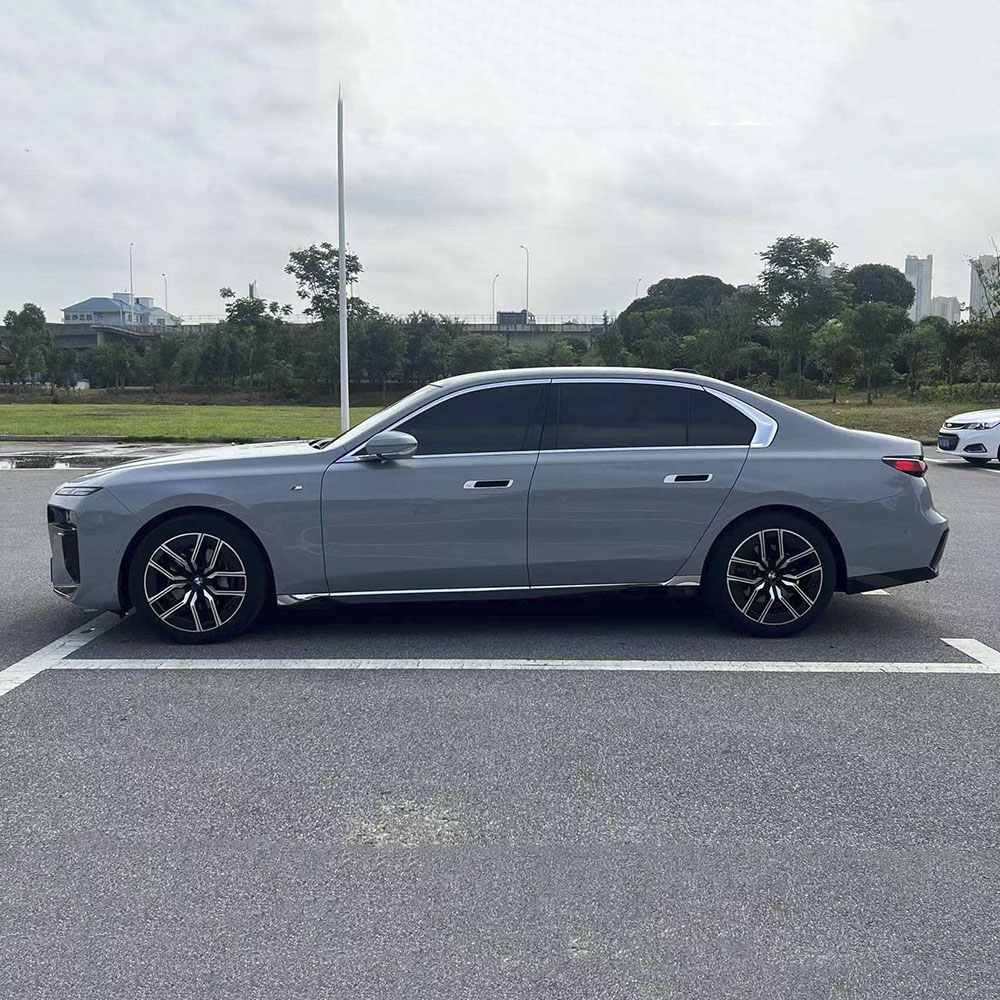 Подержанный BMW 7 серии 735Li M Sport Package 2023 года выпуска