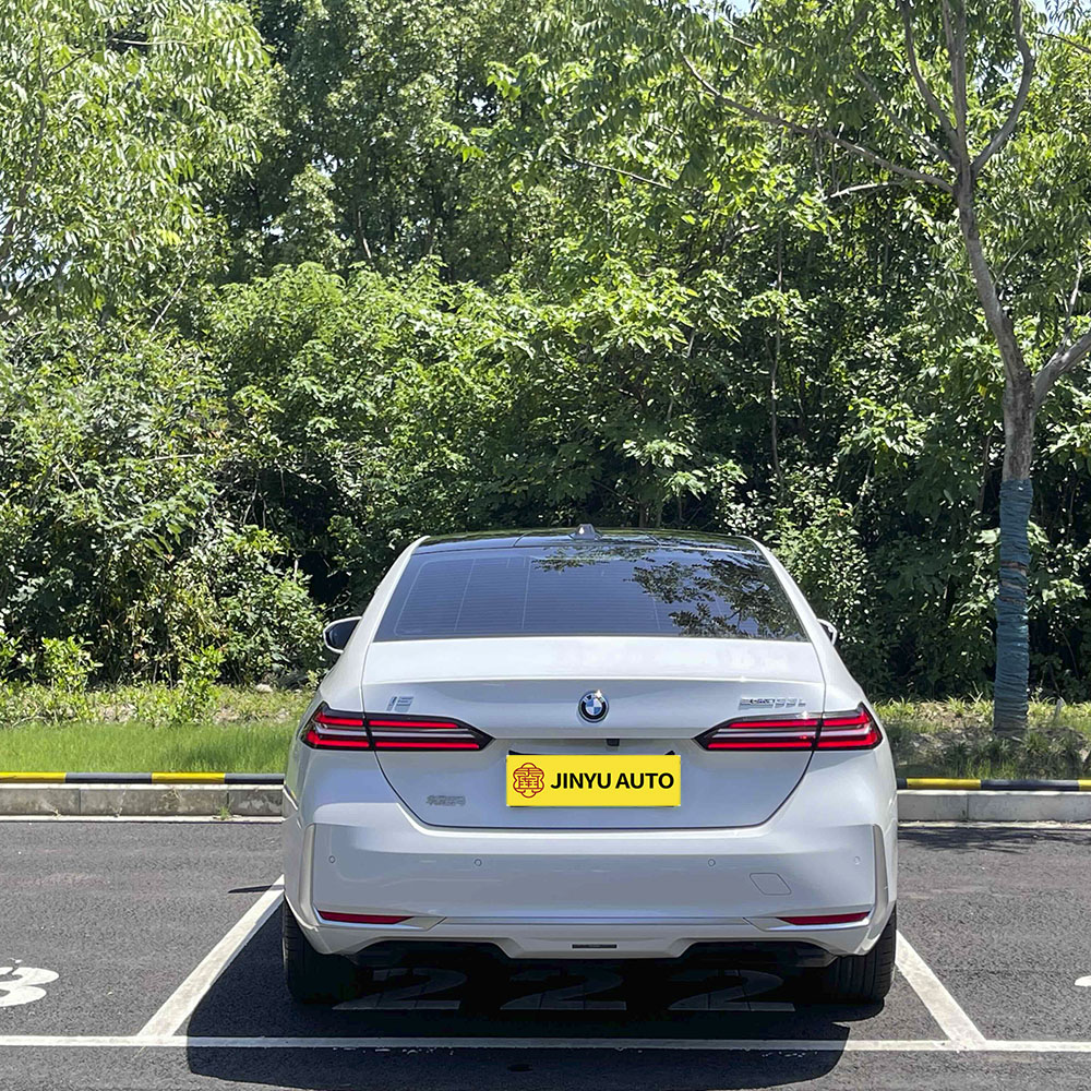 Комплектация BMW I5 2024 eDrive35L класса люкс