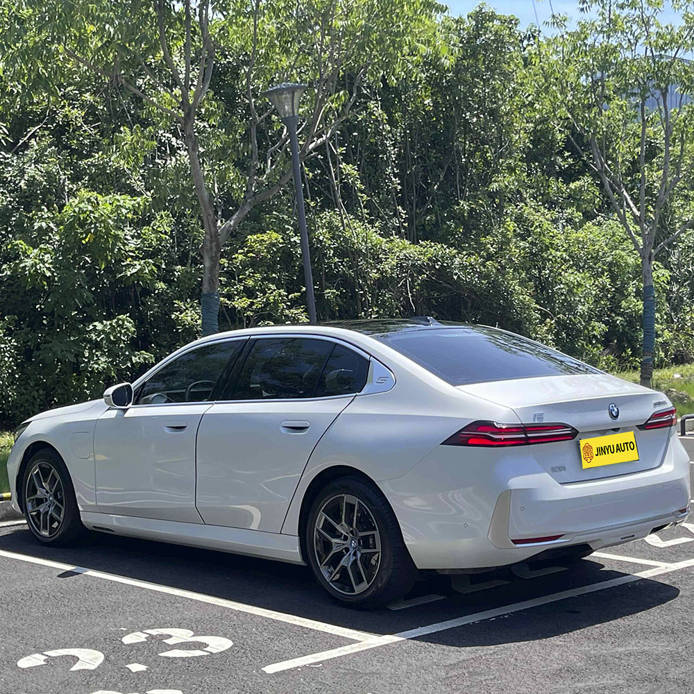 Комплектация BMW I5 2024 eDrive35L класса люкс