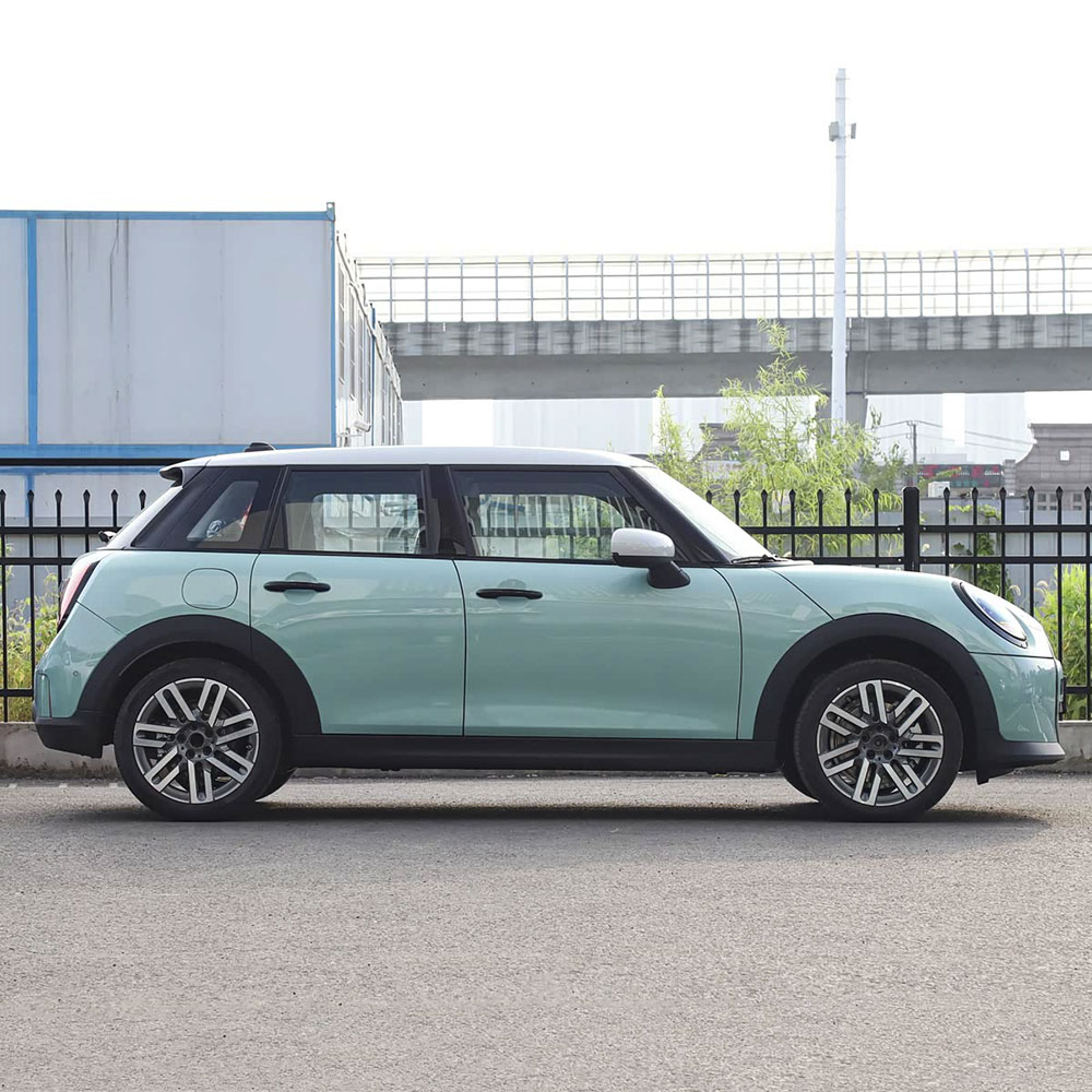 BMW MINI 2025 1,5-тонный классический пятидверный автомобиль Cooper