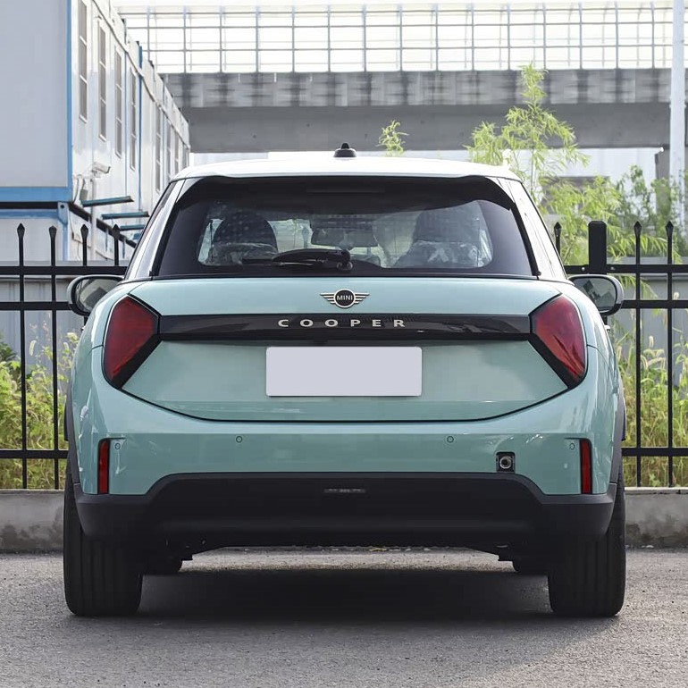 BMW MINI 2025 1,5-тонный классический пятидверный автомобиль Cooper