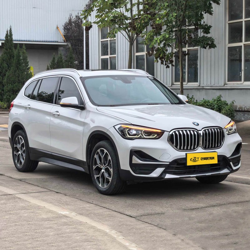 BMW X1 2022 sDrive25Li Leading Edition, двигатель 2.0T B48, электронный селектор передач, салон цвета мокко, увеличенные задние сиденья, спортивный внедорожник.