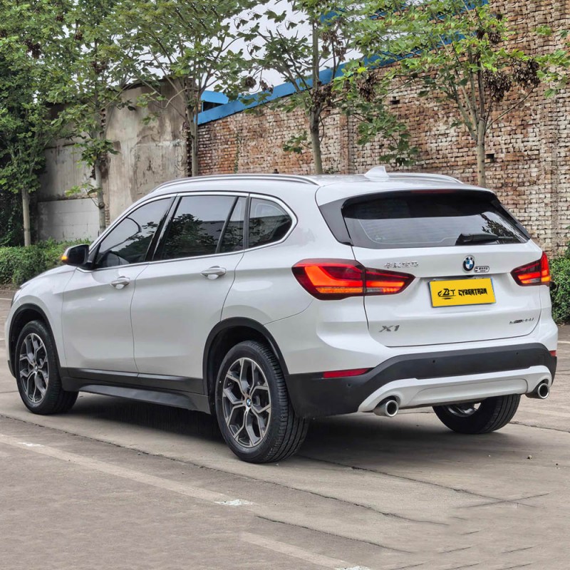 BMW X1 2022 sDrive25Li Leading Edition, двигатель 2.0T B48, электронный селектор передач, салон цвета мокко, увеличенные задние сиденья, спортивный внедорожник.
