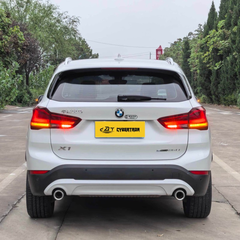 BMW X1 2022 sDrive25Li Leading Edition, двигатель 2.0T B48, электронный селектор передач, салон цвета мокко, увеличенные задние сиденья, спортивный внедорожник.